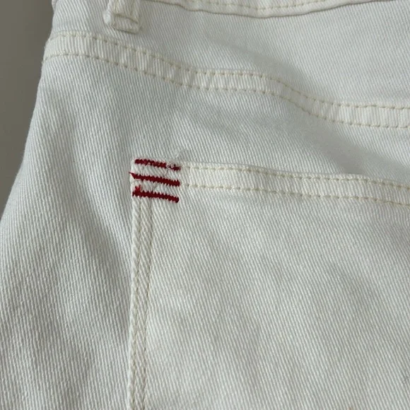 Urban Outfitters BDG Creamy White Shortie Cuffed Cotton Jean Shorts Size 31 - Picture 6 of 9